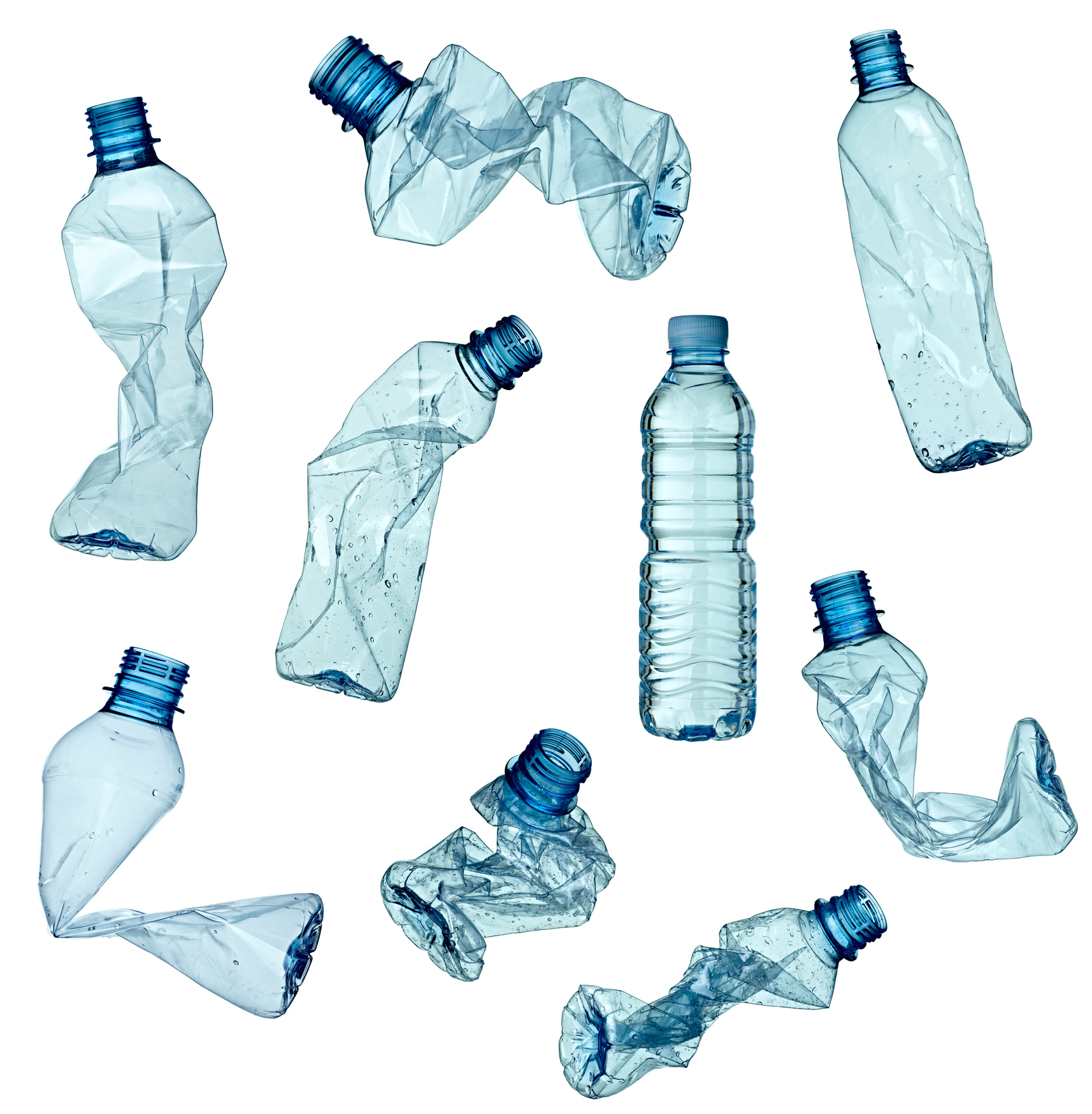 Мятая пластиковая бутылка